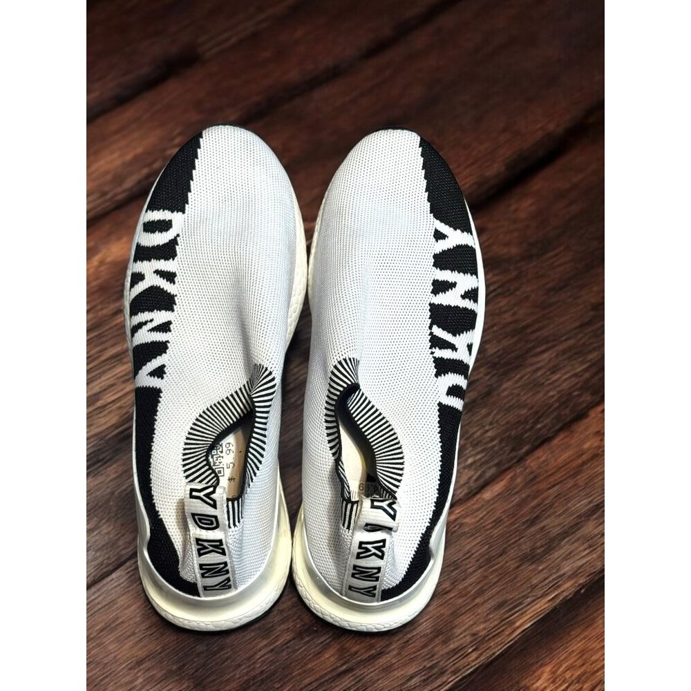DKNY White & Black Slip-On Sneakers Womens Size 9M Mesh Upper Lightweight Sole